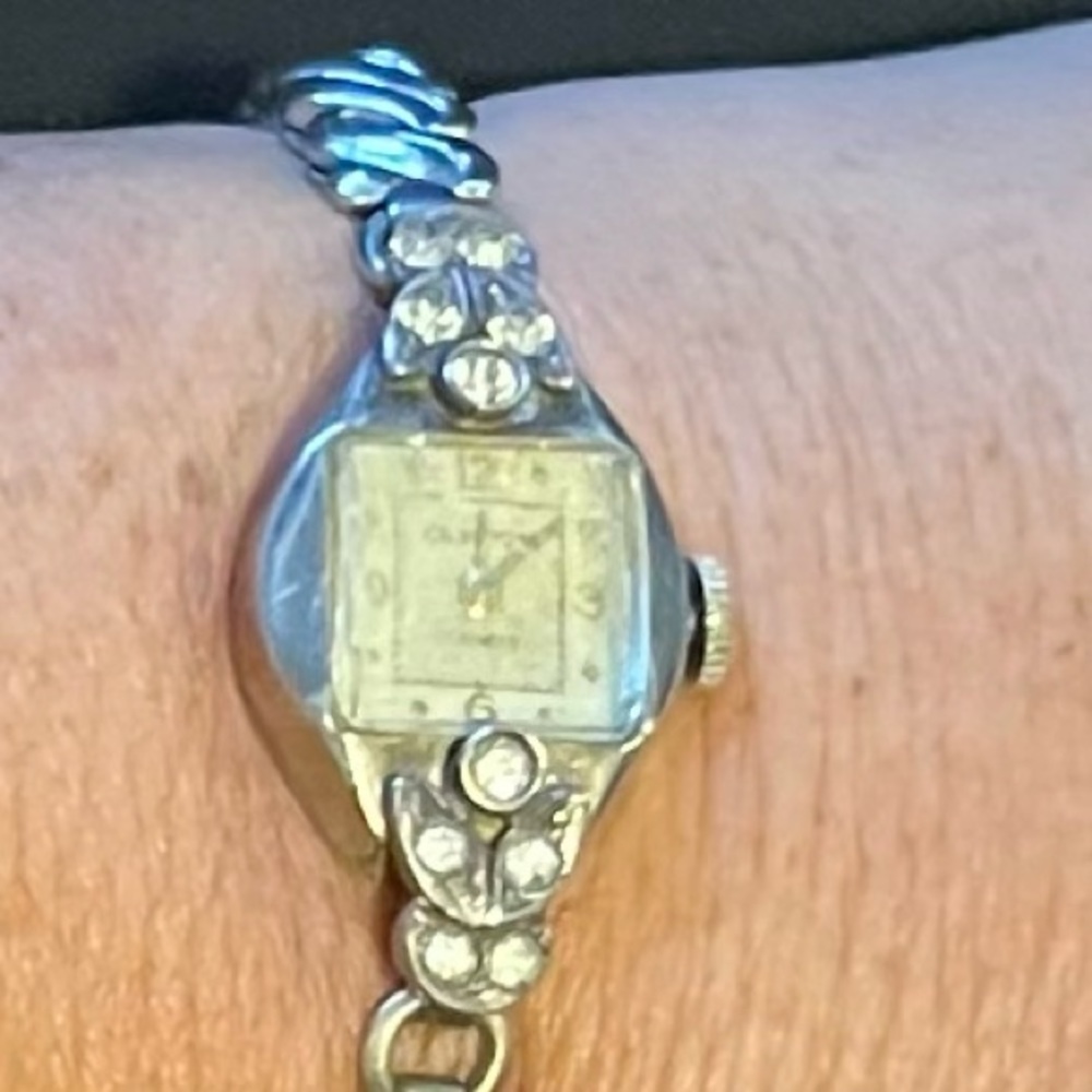 Vintage Clinton Mechanical Windup stainless steel Ladies Watch non-working as is